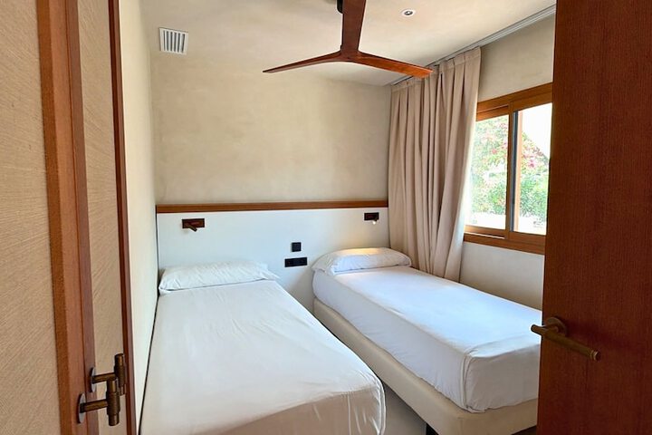 Room 51 of 132