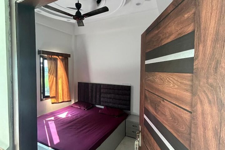 Room 9 of 31