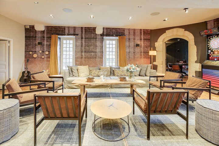 Guest Lobby