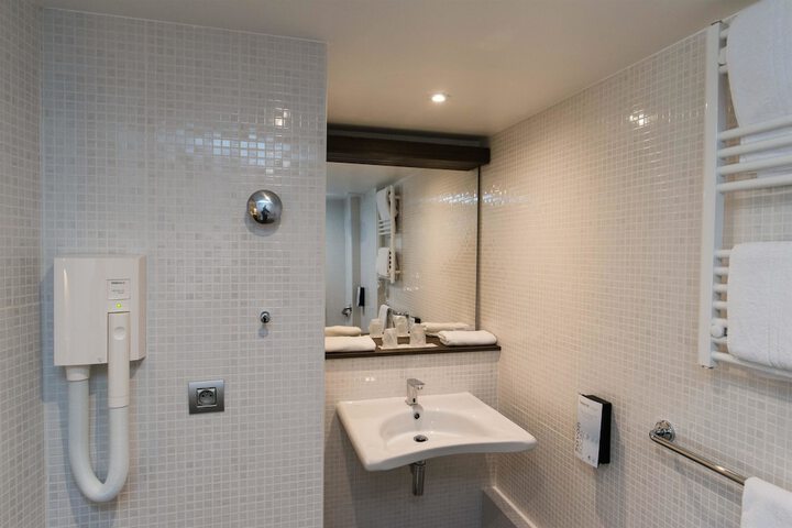 Clean Restrooms