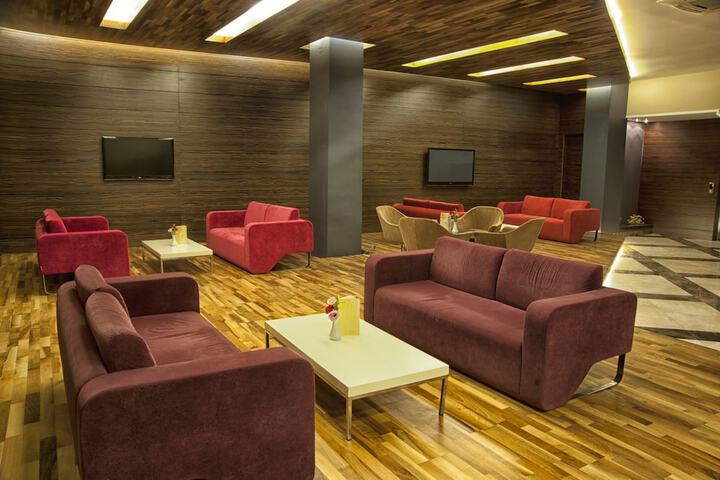 Entrance & Lobby