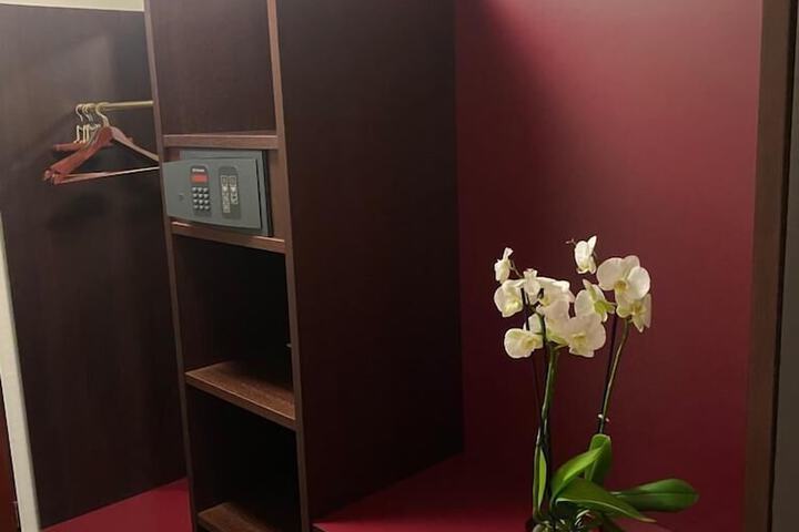 Room 8 of 36