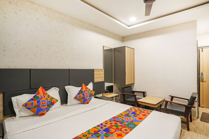 Room 13 of 28