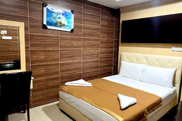 Room 9 of 25