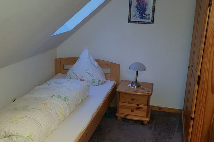 Room 7 of 48