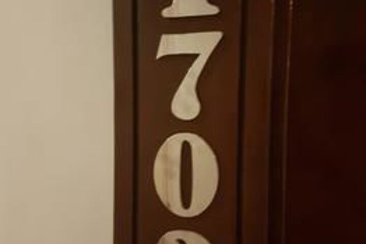 Room 53 of 127