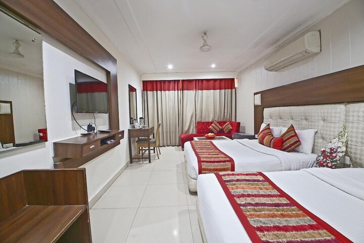 Room 25 of 42