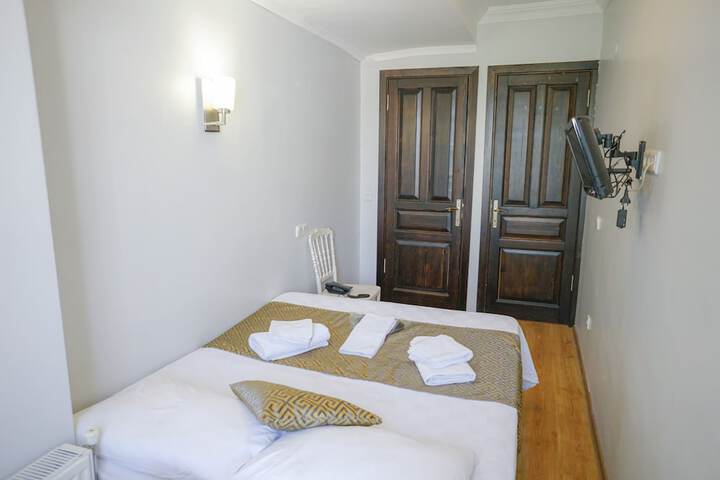 Room 18 of 53