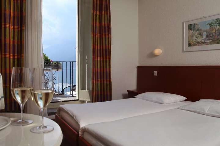 Room 5 of 39