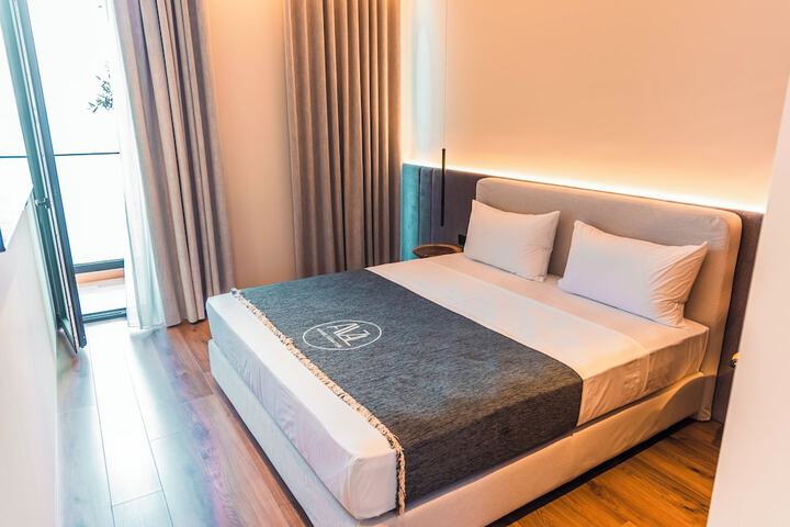 Room 10 of 33