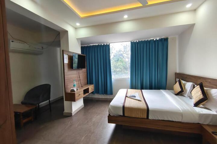 Gayathri Metro Deluxe Rooms