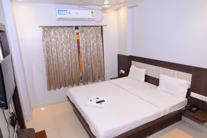 Room 12 of 28