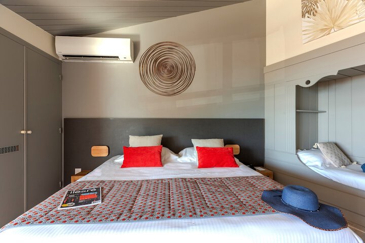 Room 12 of 50