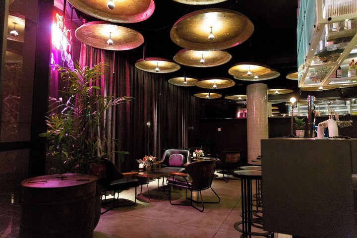 Lounge 46 of 60