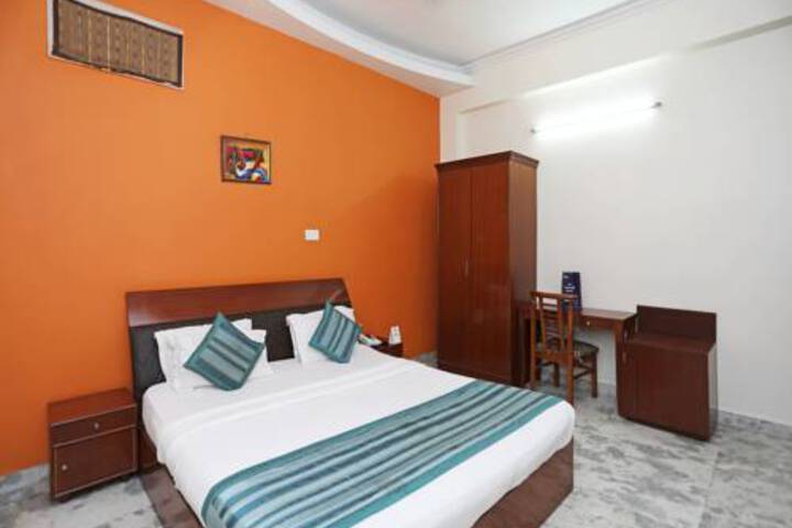 Room 1 of 7