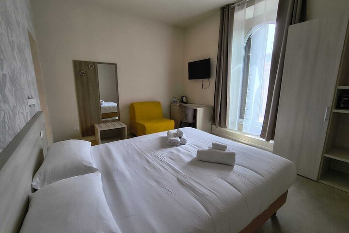 Room 13 of 18