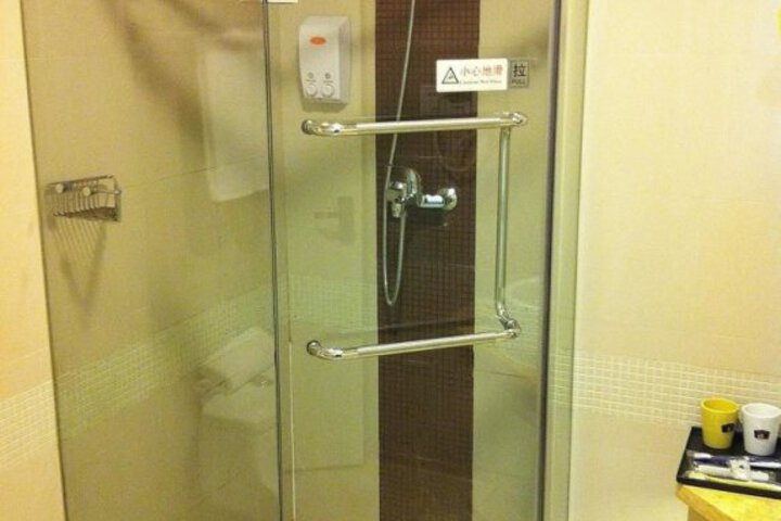 Room 9 of 11