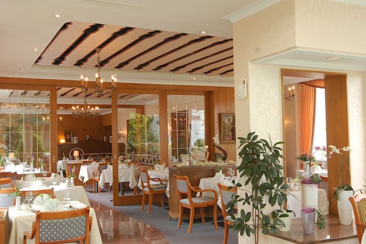 Dining 14 of 23