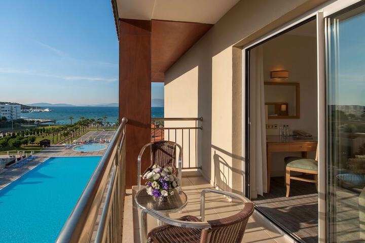 Room 11 of 243