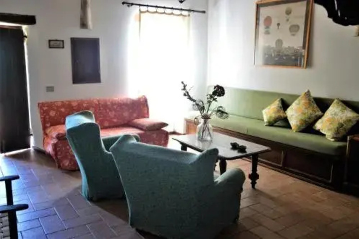 Room 6 of 10