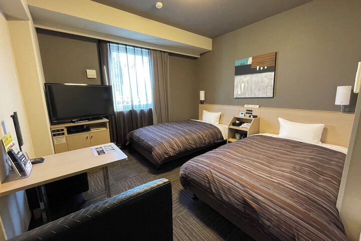 Room 10 of 37