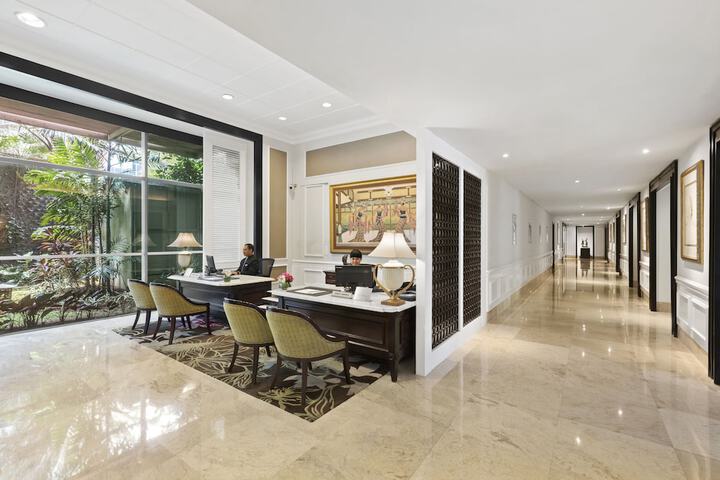 Concierge desk