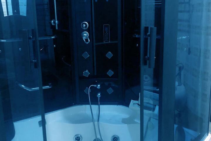 Room 24 of 38