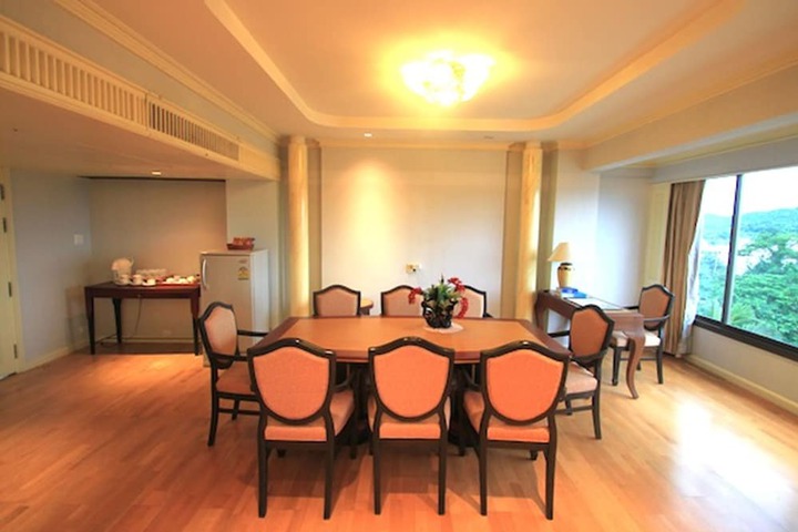 Dining Photos