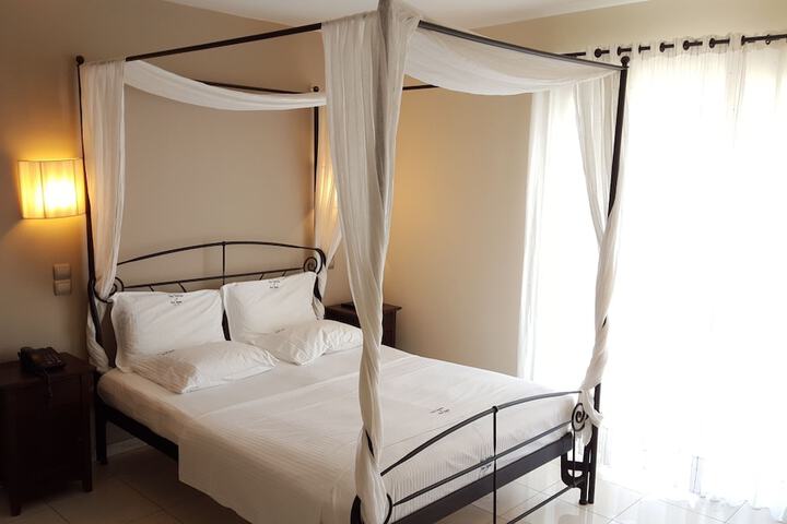 Room 7 of 33