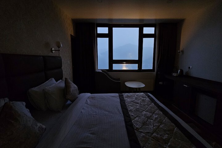 Room 27 of 62