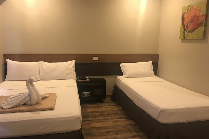 Room 3 of 41