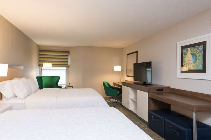 2 Queen Beds Hearing Accessible (16 of 23)