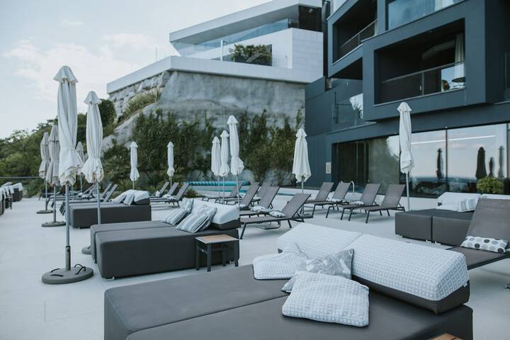 Hotel Pool