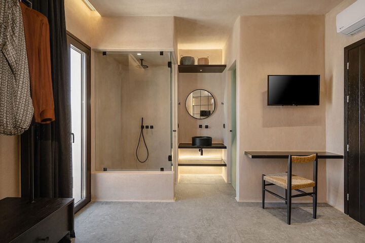 Room 215 of 260