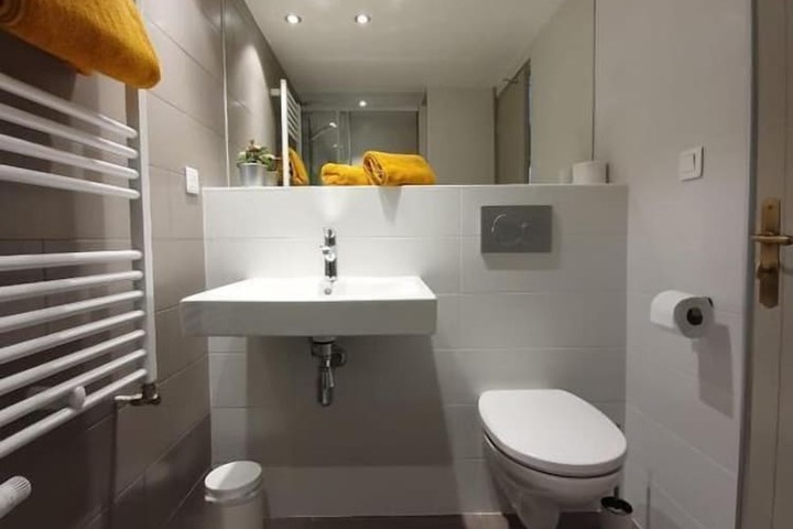 Room 10 of 20