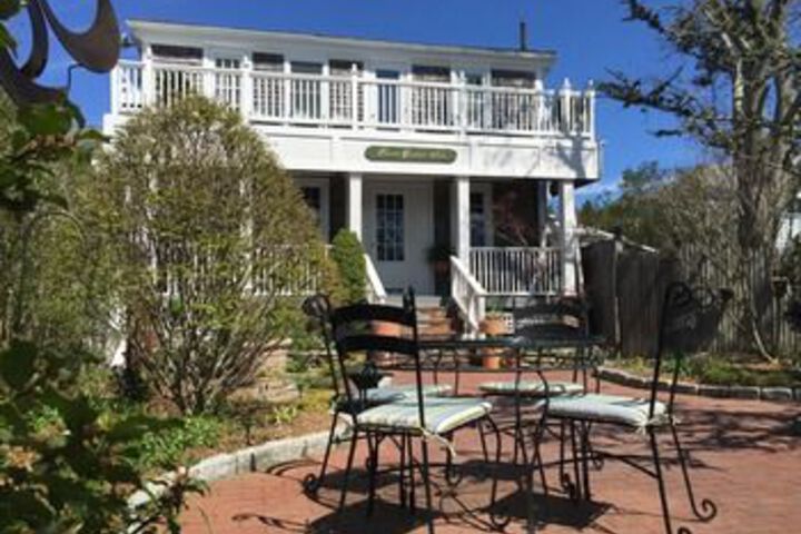 Exterior of Secret Garden Inn