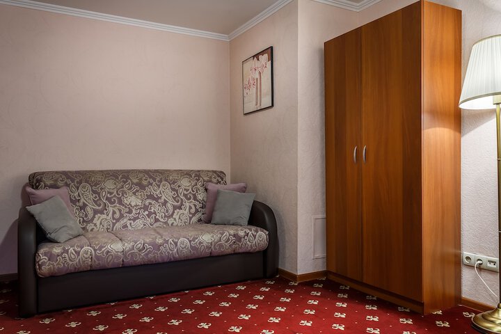 Room 73 of 94