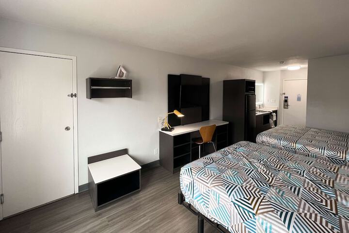 1 Queen Bed Kitchen (8 of 30)
