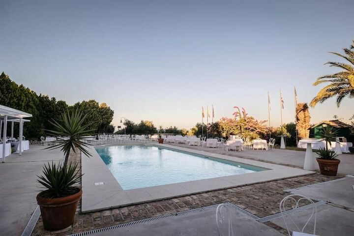 Pool Hotel