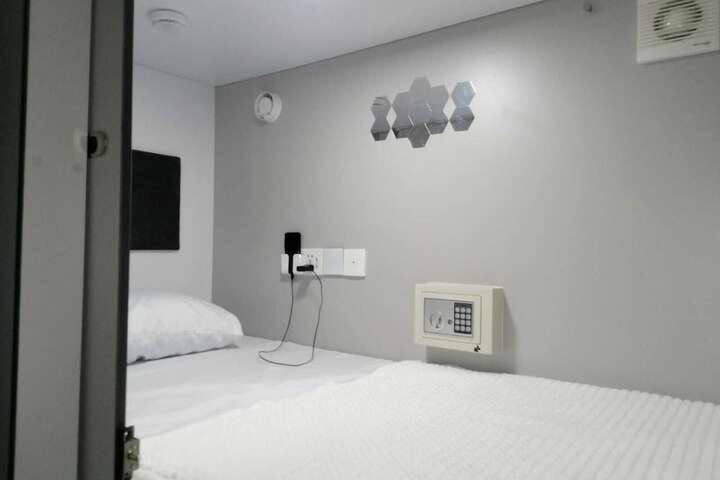 Room 12 of 26