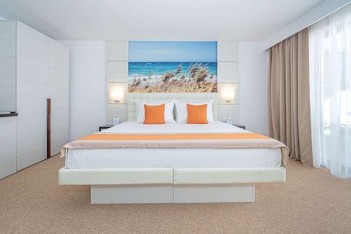 Room 15 of 95