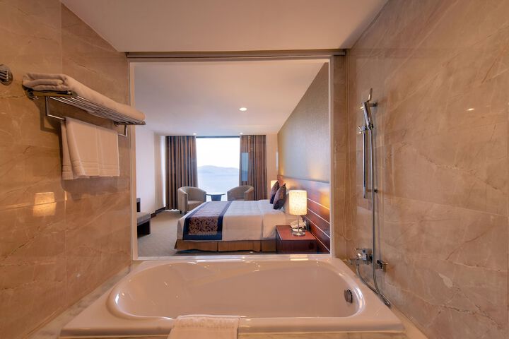 Room 27 of 67