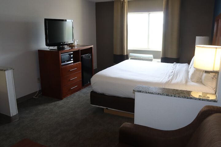 Standard | King Bed (5 of 8)