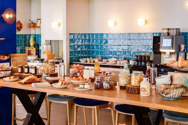 Breakfast/Coffee Service 60 of 111