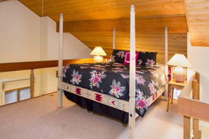 Room 8 of 12