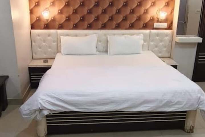 Room 3 of 7