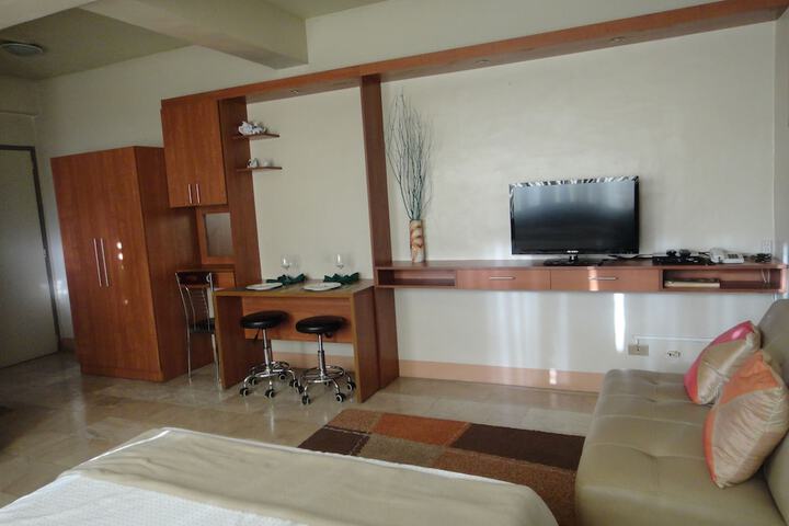 Room 5 of 8