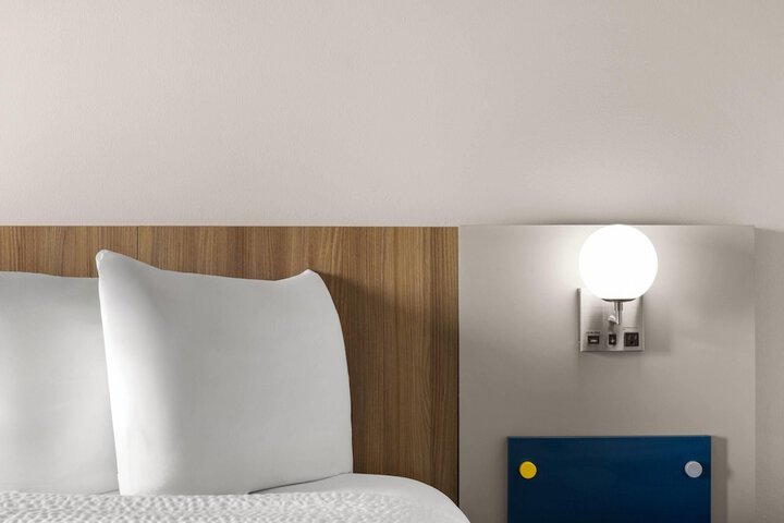 Room 13 of 40
