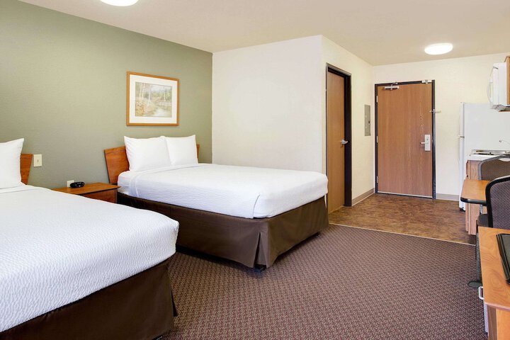 Suite Queen Bed (2 of 10)