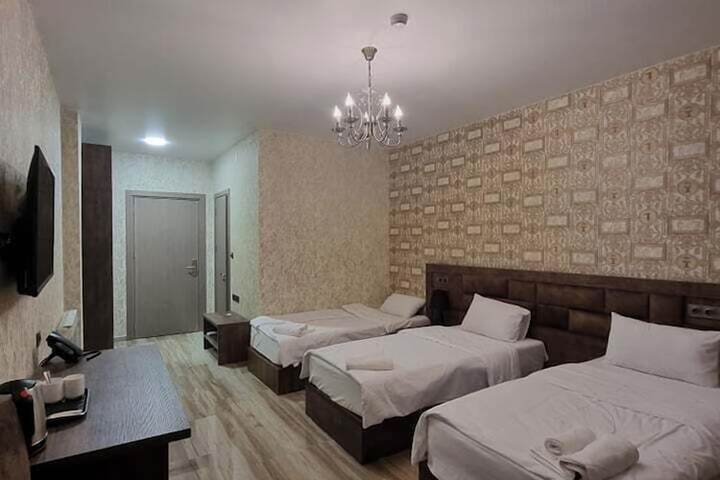Room 6 of 14